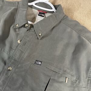 Men’s NorthFace Long Sleeved Button Up Shirt XL